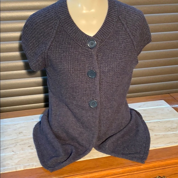 Sweater Short Sleeve Size Large (Fits a S/M Best) - Picture 3 of 9